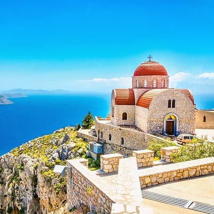 Kerk aan zee op Corfu, Griekenland