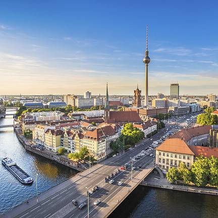 Uitzicht over de Spree rivier en Berlijn, Duitsland