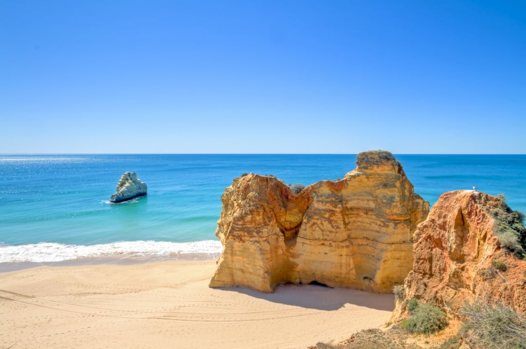 rotsen strand albufeira portugal Rotsen en het strand van Albufeira, Portugal