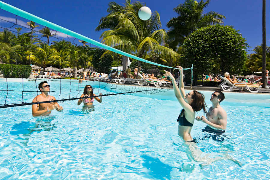 watervolleybal zwembad clubhotel riu bachata in la playa de maimon puerto plata dominicaanse republiek Watervolleyval in ClubHotel Riu Bachata in La Playa de Maimón, Puerto Plata, Dominicaanse Republiek