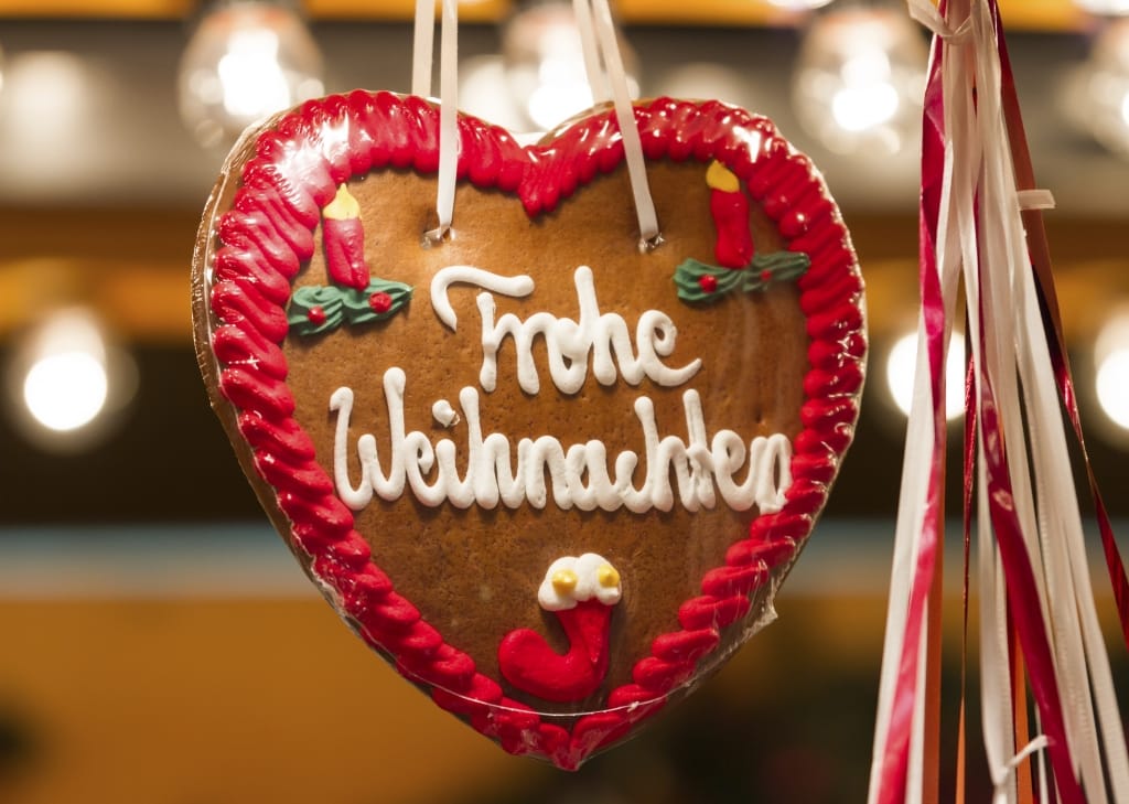 gingerbread kerstmarkt Gingerbread "Frohe Weihnachten" op een kerstmarkt