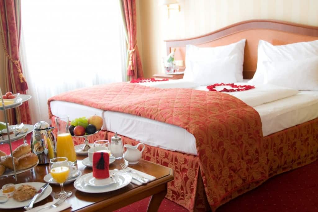 hotelkamer hotel opera suites in wenen oostenrijk Hotel Opera Suites in Wenen, Oostenrijk