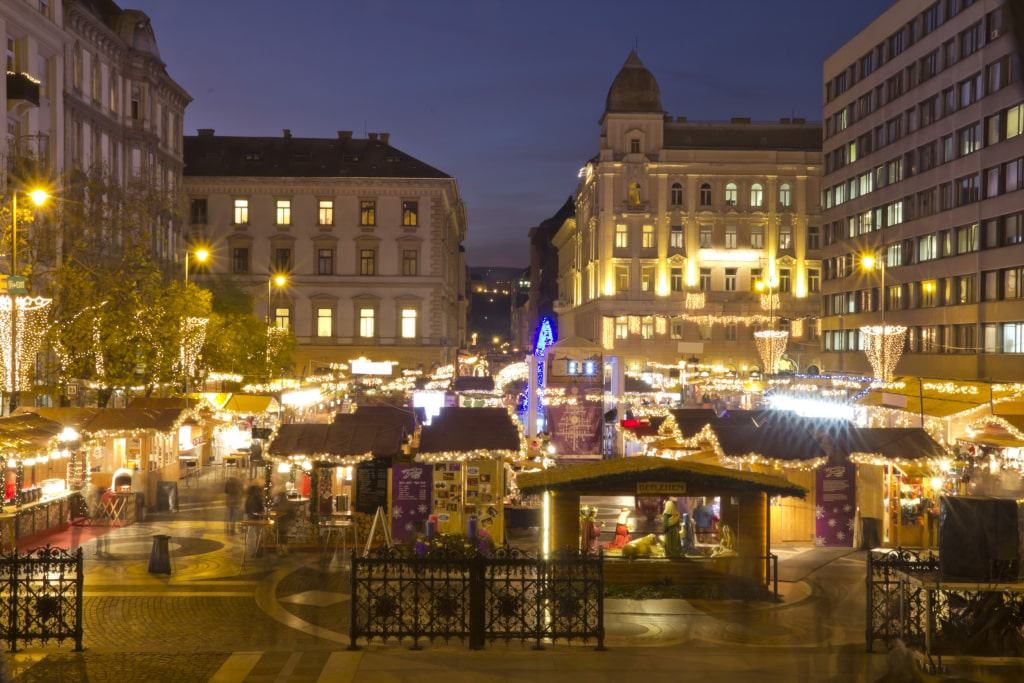 Kerstmarkt in Boedapest, Hongarije