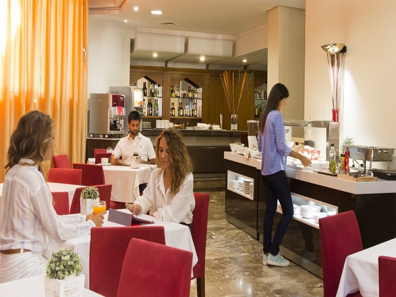 ontbijtzaal hotel pasarela in sevilla spanje Onbijtzaal van Hotel Pasarela in Sevilla, Spanje