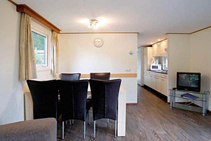 woonkamer hunzepark gasselternijveen drenthe Woonkamer van het chalet in Hunzepark Gasselternijveen, Drenthe