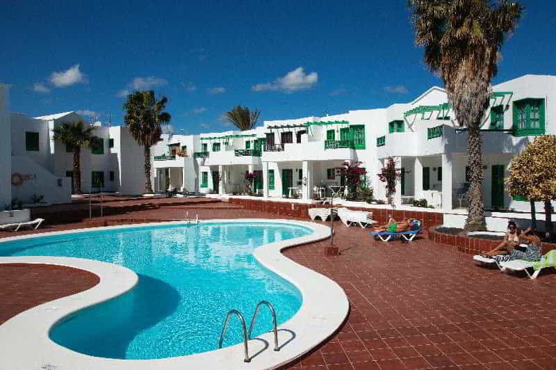zwembad appartementencomplex luz y mar in puerto del carmen lanzarote Zwembad van Appartementencomplex Luz Y Mar in Puerto del Carmen, Lanzarote