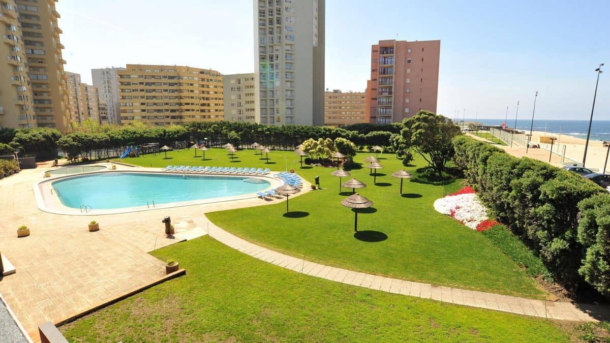 zwembad hotel axis vermar in povoa de varzim costa verde portugal