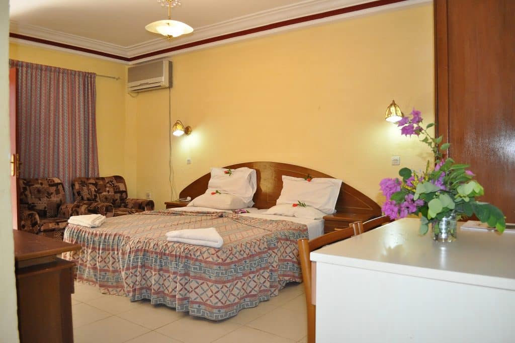 hotelkamer hotel badala park in kotu gambia Hotelkamer van Hotel Badala Park in Kotu, Gambia