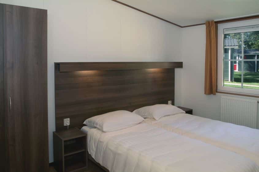 slaapkamer chalet roompot bospark lunsbergen in borger drenthe Slaapkamer van een chalet van Roompot Bospark Lunsbergen in Borger, Drenthe