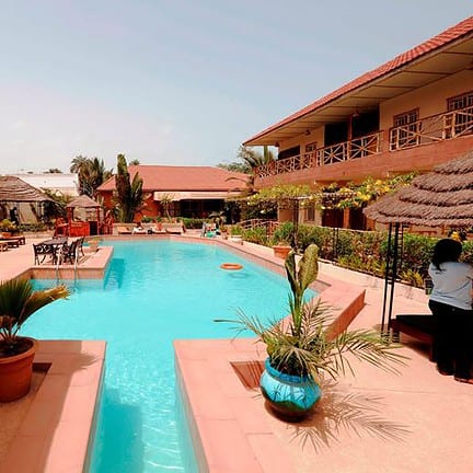 Zwembad van Bamboo Hotel in Kololi, Gambia
