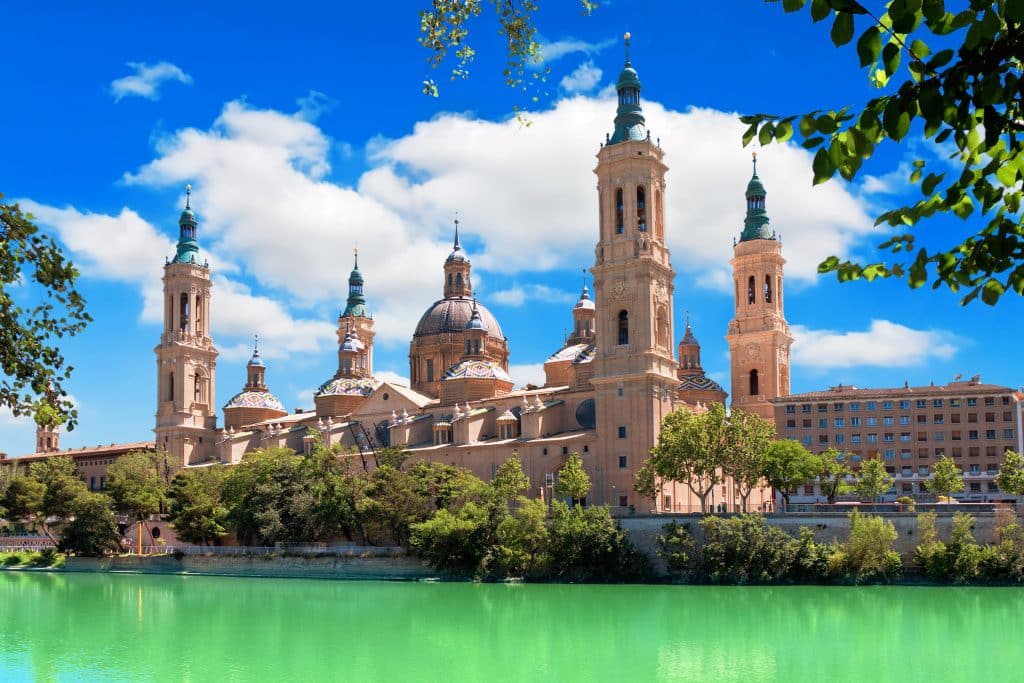 kathedraal in zaragoza spanje Kathedraal in Zaragoza, Spanje