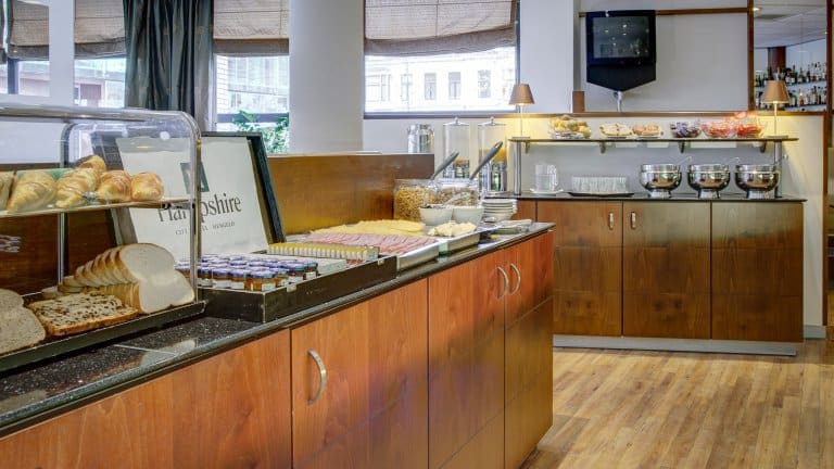 ontbijtbuffet hampshire hotel city hengelo in overijssel Ontbijtbuffet van Hampshire Hotel City Hengelo in Overijssel