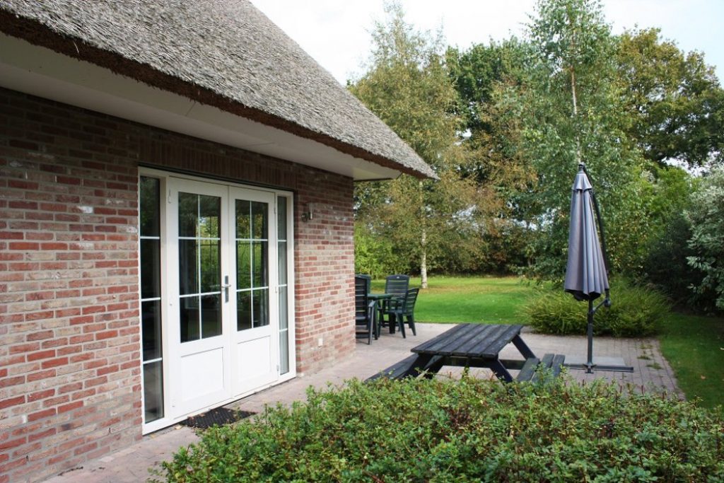 tuin van villa tjasker van villapark de weerribben in paasloo overijssel Tuin van villa Tjasker van Villapark de Weerribben in Paasloo, Overijssel