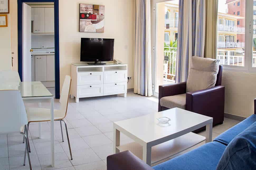 woonkamer ecuador park in torremolinos spanje Woonkamer van appartement in Ecuador Park in Torremolinos, Spanje