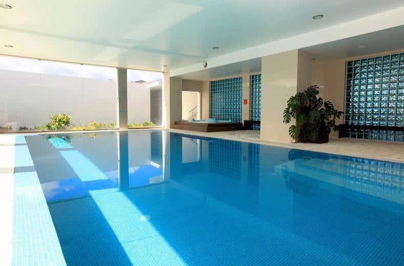 Binnenbad van Hotel Vale do Navio in Capelas, Azoren