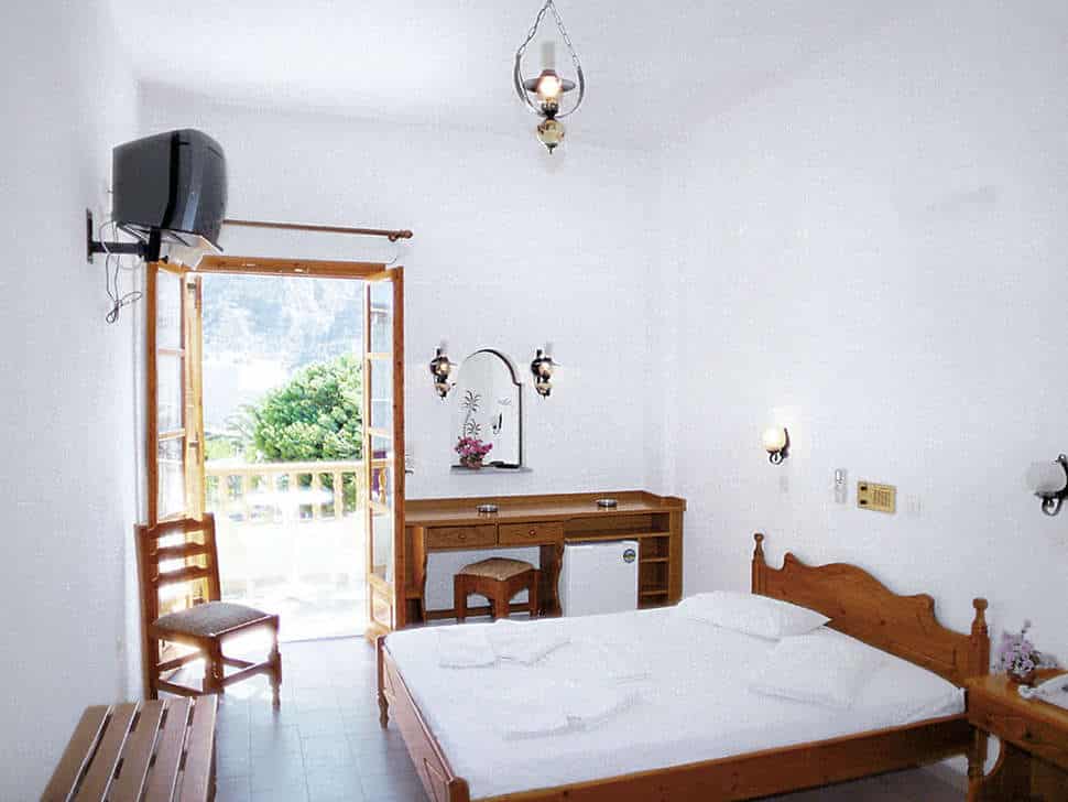 hotelkamer hotel armonia in kamari santorini Hotelkamer van Hotel Armonia in Kamari, Santorini