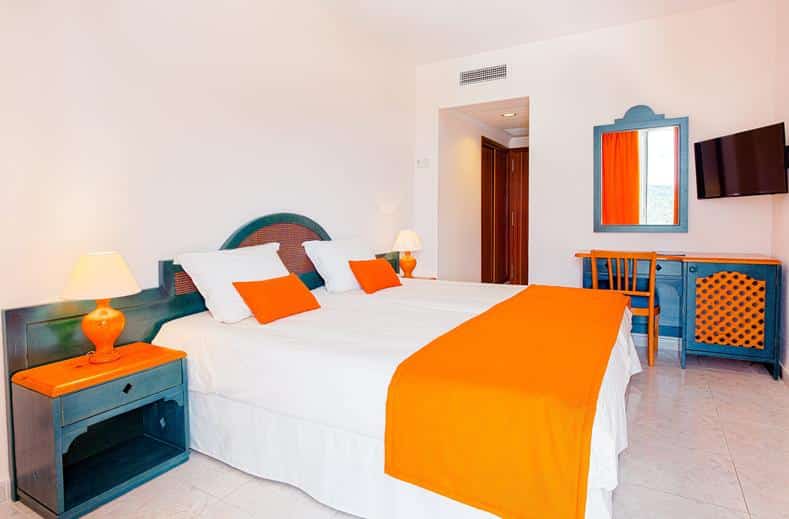 Hotelkamer van Sirenis Cala Llonga Resort in Cala Llonga, Ibiza