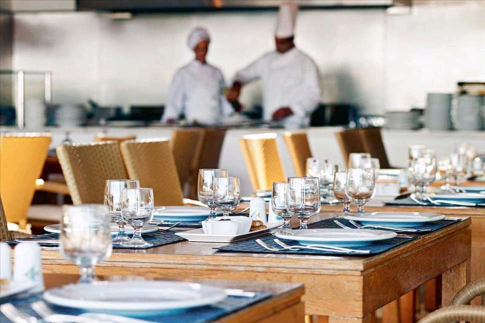 restaurant mitsis roda beach resort en spa in acharavi corfu Restaurant van Mitsis Roda Beach Resort & Spa in Acharavi, Corfu