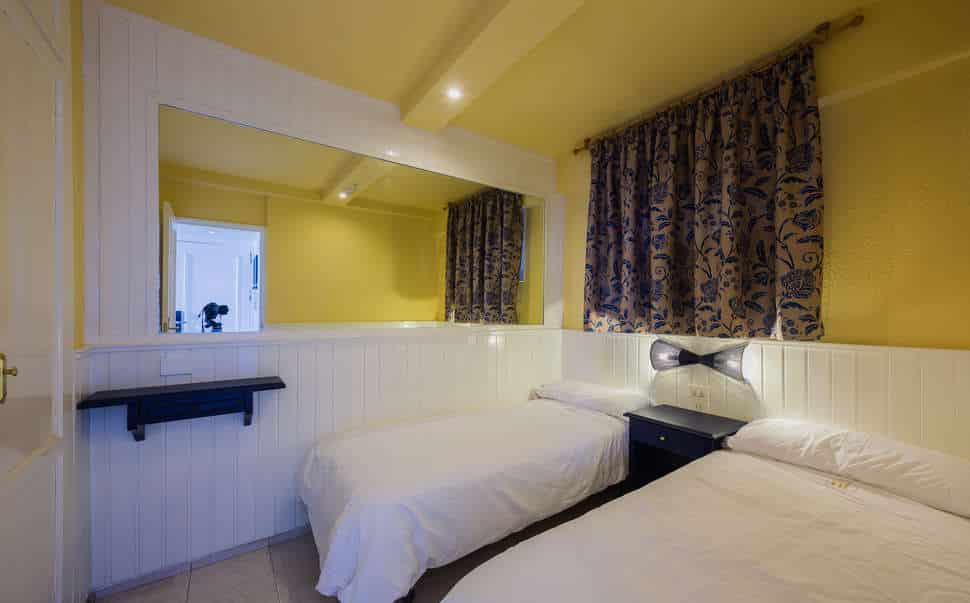 slaapkamer appartement appartementen teneguia in puerto de la cruz tenerife Slaapkamer van appartement van Appartementen Teneguia in Puerto de la Cruz, Tenerife