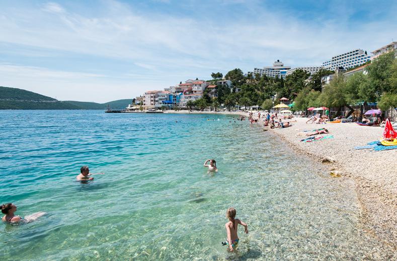 strand grand hotel neum in neum bosnie herzegovina Strand van Grand Hotel Neum in Neum, Bosnië Herzegovina
