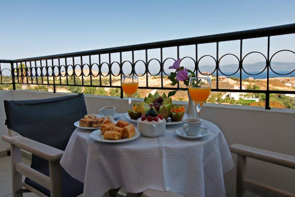 terras belvedere hotel lesbos in molyvos lesbos Terras van Belvedere Hotel Lesbos in Molyvos, Lesbos