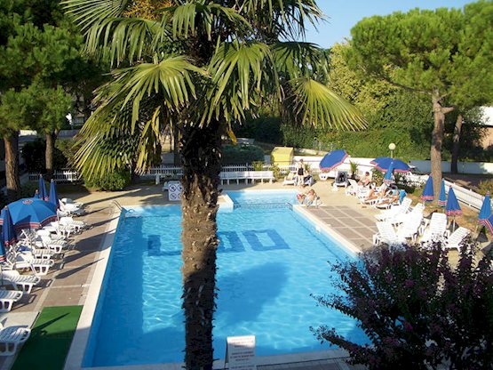 zwembad appartementencomplex villagio lido in cavallino italie Zwembad van Appartementencomplex Villagio Lido in Cavallino, Italië