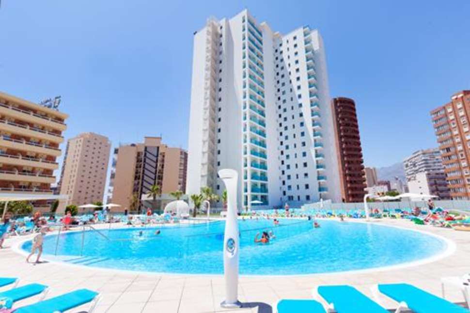 zwembad gebouw port benidorm in benidorm costa blanca spanje Zwembad van Port Benidorm in Benidorm, Costa Blanca, Spanje