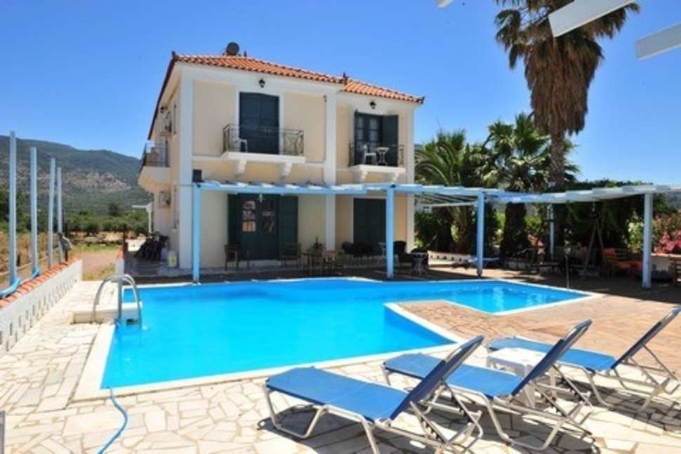 zwembad hotel cavo christo in petra lesbos Zwembad van Hotel Cavo Christo in Petra, Lesbos