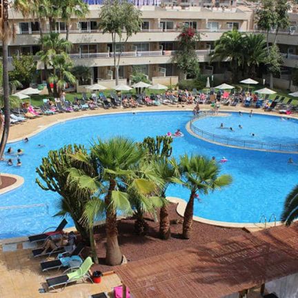 Zwembad van Hotel Ibersol Son Caliu Mar in Palmanova, Mallorca