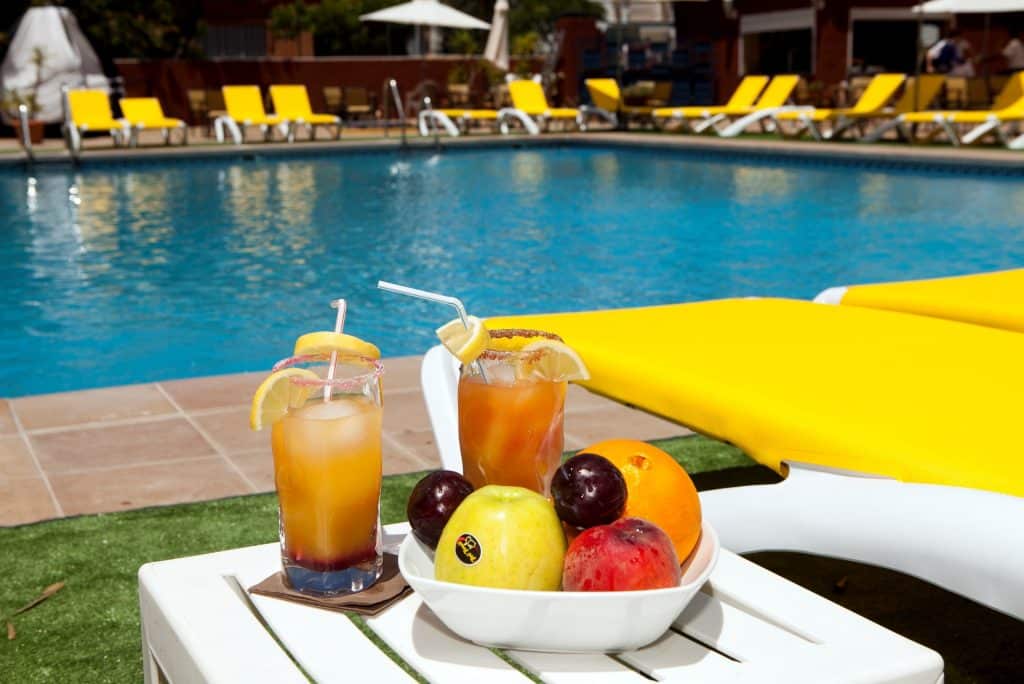 cocktail zwembad hotel itaca fuengirola in spanje Cocktail bij zwembad Hotel Itaca Fuengirola in Spanje