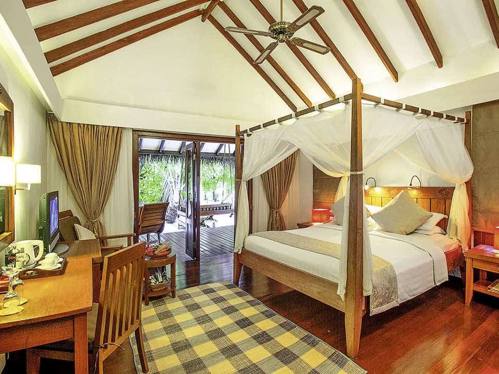 slaapkamer bungalow medhufushi island resort in medhufushi malediven Slaapkamer van bungalow van Medhufushi Island Resort in Medhufushi, Malediven