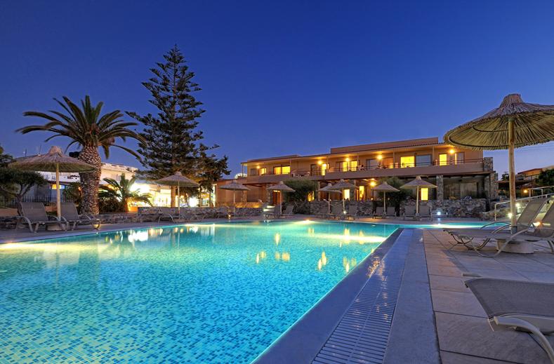 zwembad aphrodite beach club resort in gouves kreta Zwembad van Aphrodite Beach Club resort in Gouves, Kreta