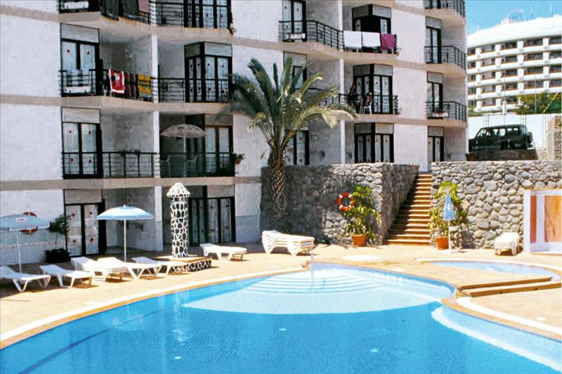 zwembad appartementencomplex guinea in playa del ingles gran canaria Zwembad van Appartementencomplex Guinea in Playa del Inglés, Gran Canaria