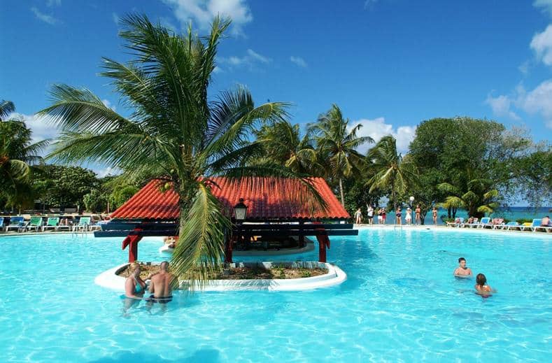 Zwembad van Club Amigo Atlantico in Guardalavaca, Cuba