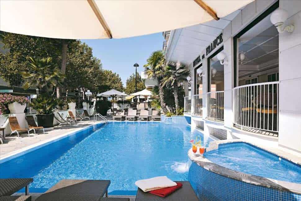Zwembad van Hotel De France in Rimini, Italië