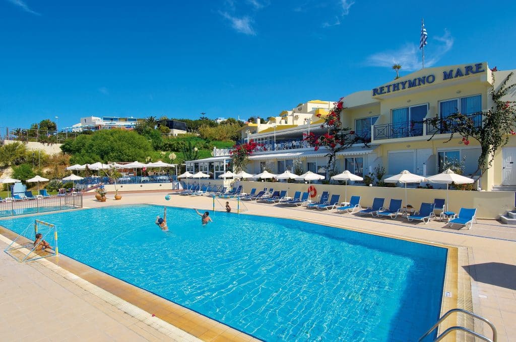 zwembad hotel rethymno mare royal resort in rethymnon kreta Zwembad van Hotel Rethymno Mare Royal Resort in Rethymnon, Kreta