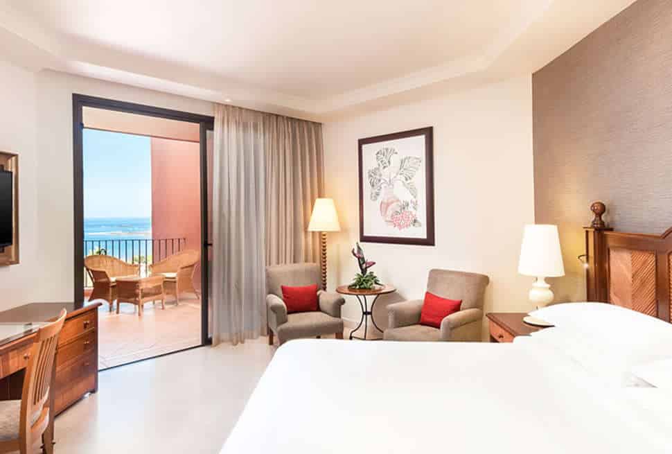 Hotelkamer sheraton la caleta costa adeje tenerife Hotelkamer van Sheraton La Caleta in Costa Adeje, Tenerife