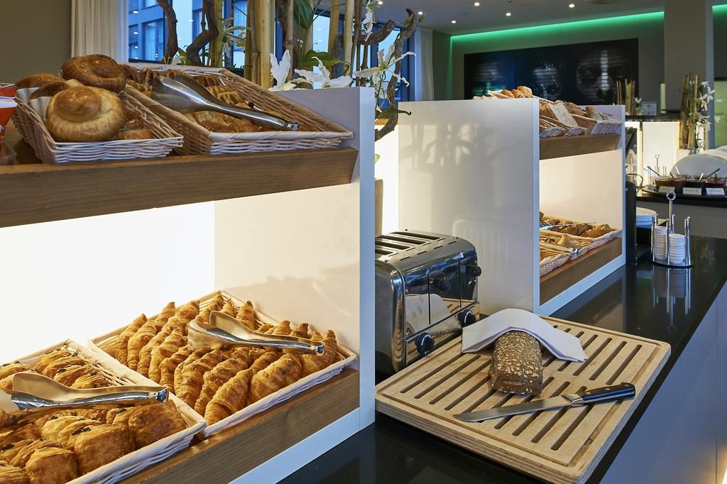 Ontbijt legere hotel luxembourg munsbach luxemburg Ontbijt van het Légère Hotel Luxembourg in Munsbach, Luxemburg