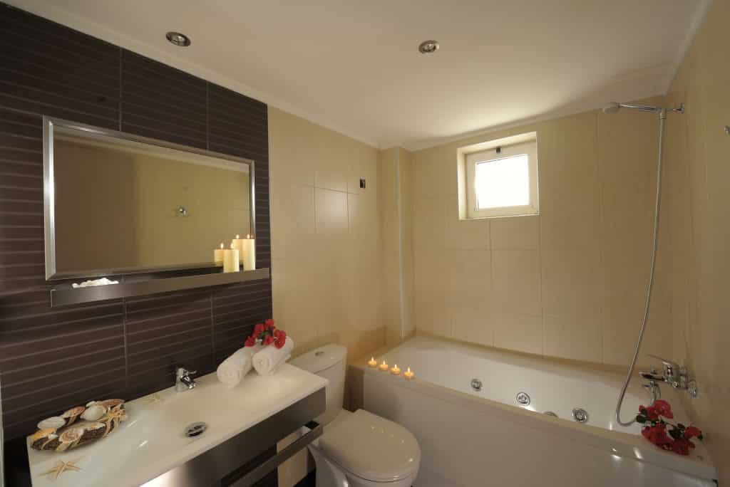 badkamer meropi aparthotel malia kreta Badkamer in een appartement van Meropi Aparthotel in Malia, Kreta