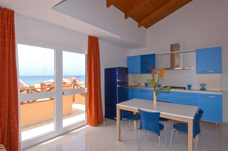 keuken appartement ponta preta santa maria kaapverdie Keuken van een appartement in het Ponta Preta in Santa Maria, Kaapverdië