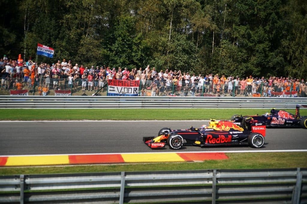 racen formule 1 grand prix spa belgie Max verstappen in zijn bolide op Spa