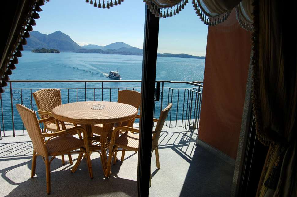 Uitzicht over Lago Maggiore in Grand Hotel Dino in Baveno, Lago Maggiore, Italië