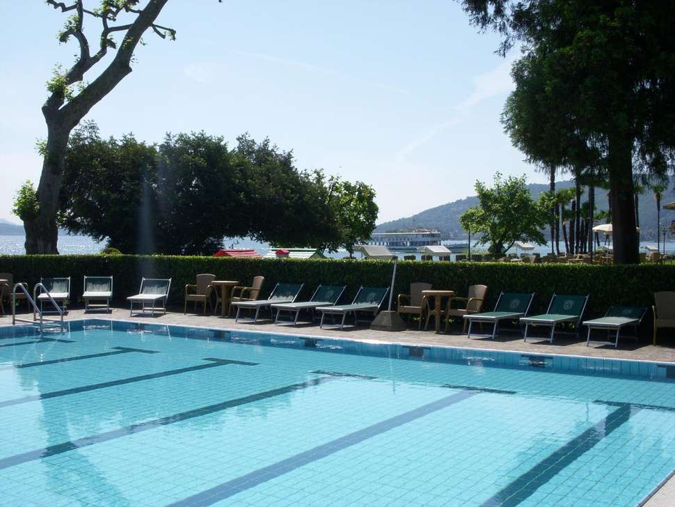 Zwembad van Grand Hotel Dino in Baveno, Lago Maggiore, Italië