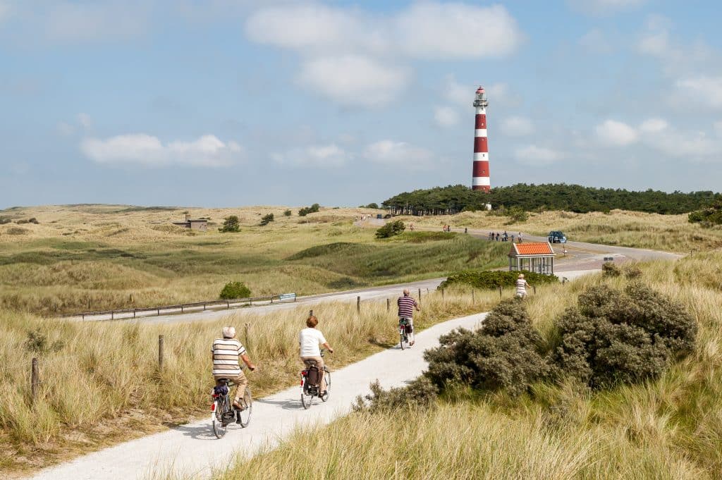 fietsen vuurtoren ameland waddeneilanden nederland 1 Fietsen op Ameland