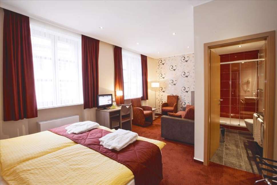 hotelkamer hotel du commerce clervaux Hotelkamer van Hotel Du Commerce in Clervaux, Luxemburg
