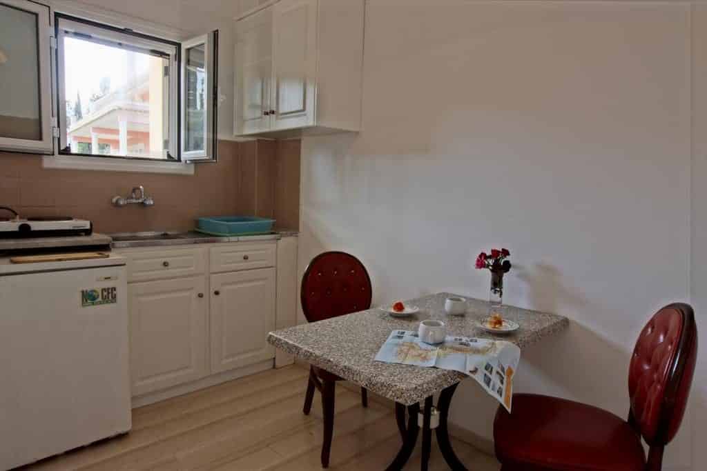keuken appartement dimitra apartments gouvia corfu Keuken in een appartement van Dimitra Apartments in Gouvia, Corfu