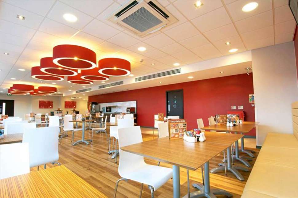 ontbijt travelodge stratford hotel londen verenigd koninkrijk Ontbijt in het Travelodge Stratford Hotel in Londen, Verenigd Koninkrijk