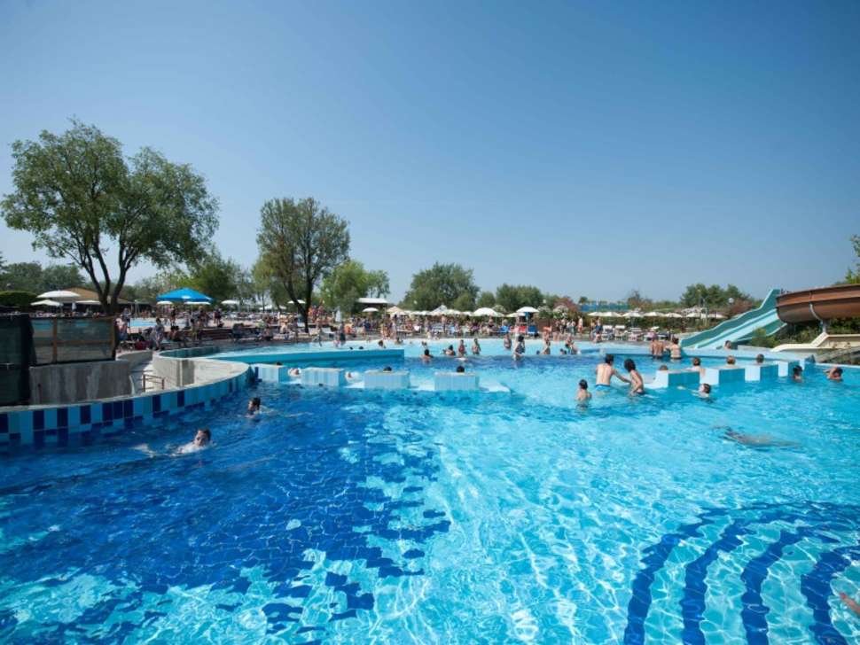 Spina camping village Zwembad Spina Camping Village in Lido di Spina, Italië