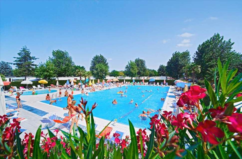 Zwembad butterfly camping village peschiera del garda italiebutterfly camping village peschiera del garda italie Butterfly Camping Village in Peschiera del Garda, Italië