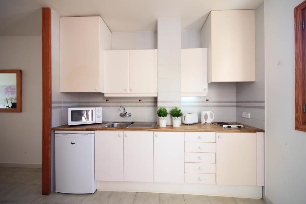 keuken aparthotel mar brava can picafort mallorca Appartement van Aparthotel Mar Brava in Ca'n Picafort, Mallorca
